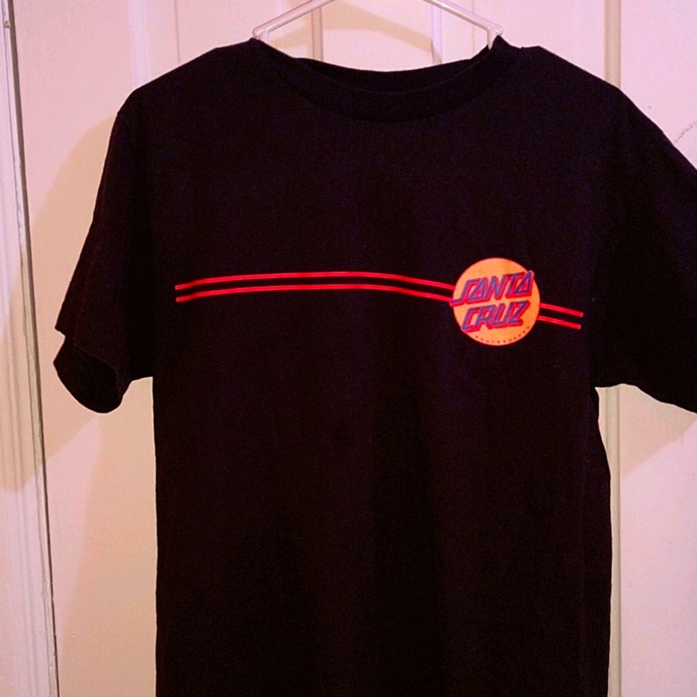 A tee shirt